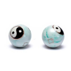 Bolas de salud Yin Yang verde y blanco -- 3.5 cm